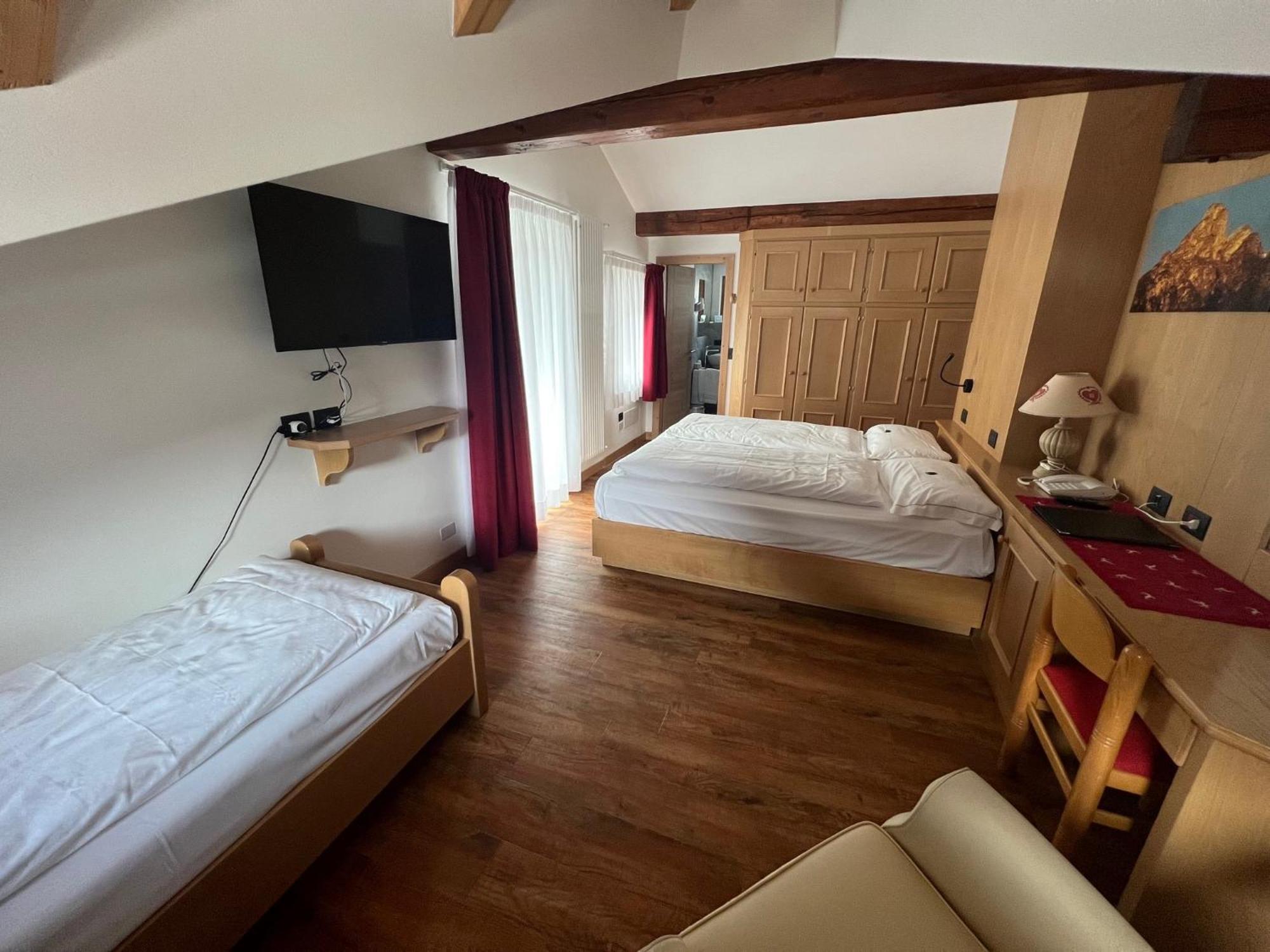 Hotel Piedibosco موينا المظهر الخارجي الصورة